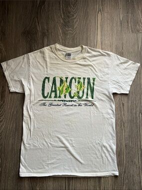 Gildan White Cotton Cancun Graphic Tee Shirt Early 2000s